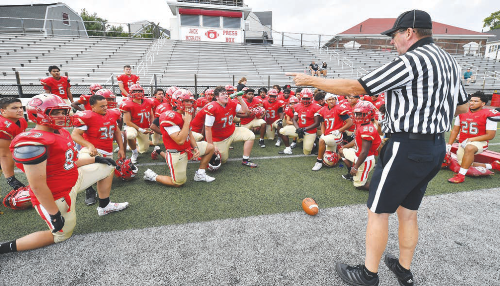 EHS Football Gets Ready for the Season – Everett Independent